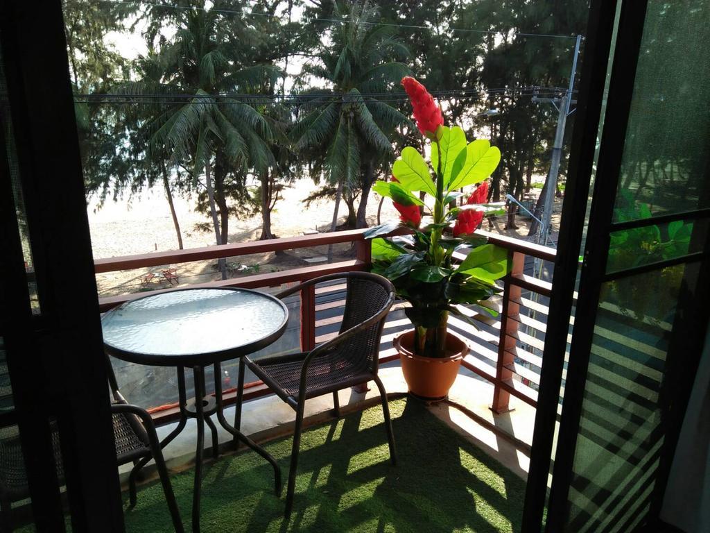 Rayong Sea View Apartment Ban Chak Phai Exterior foto